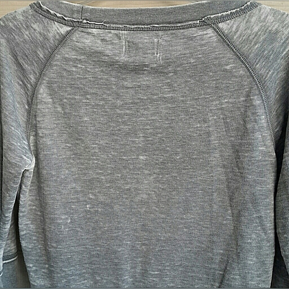 MUDD Soft Heather Gray Raw Edge Distressed Graphic Print Crop Light Sweater - Picture 13 of 14